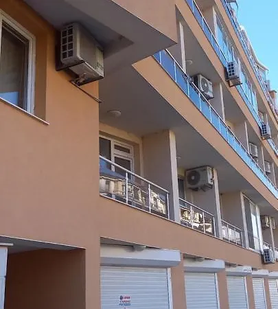 Apartment уютная квартира-студия в старом поморие, болгария